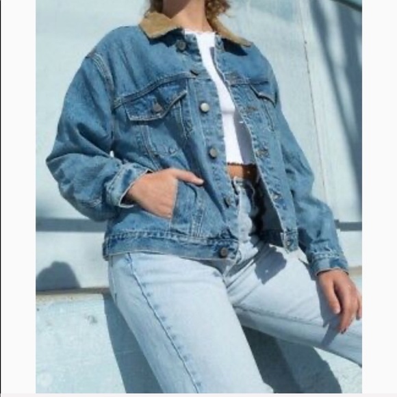 ⭐️HOST PICK⭐️ Brandy Melville Kaylee Denim jacket - Picture 4 of 6